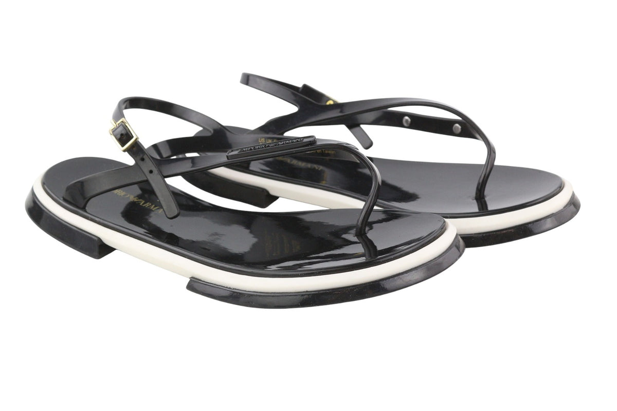 Schwarze Sandalen aus anderem Material