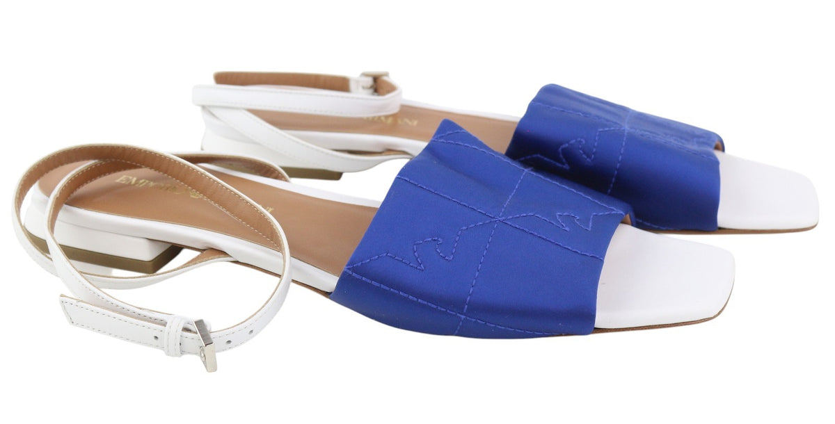 Blaue Sandalen aus anderem Material