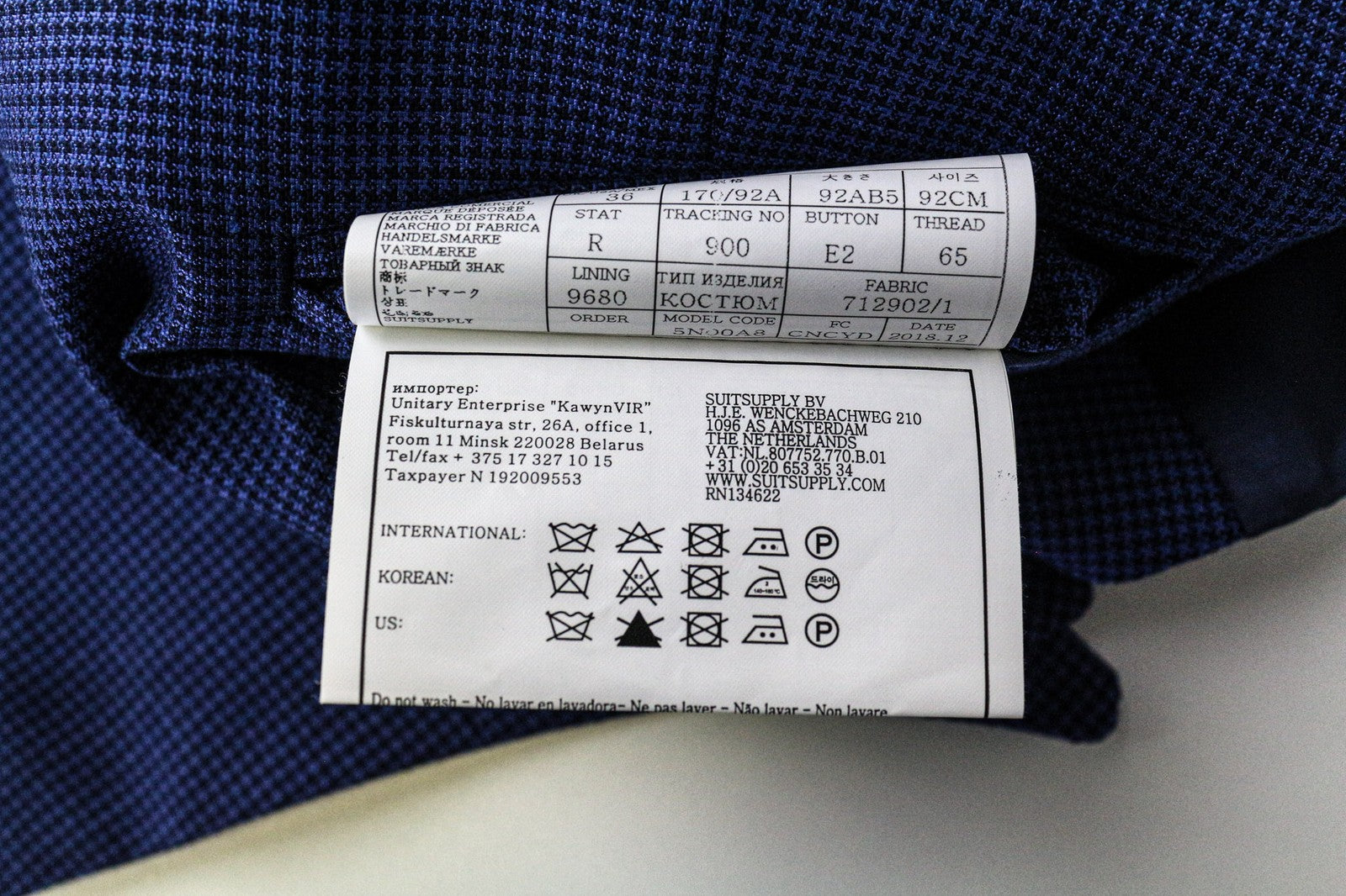 SUITSUPPLY vyriškas švarkas „Havana“ (UK36R), mėlynas, plonas, vilnonis, šilkinis, dviejų dalių kostiumas su „Houndstooth“ raštu. 