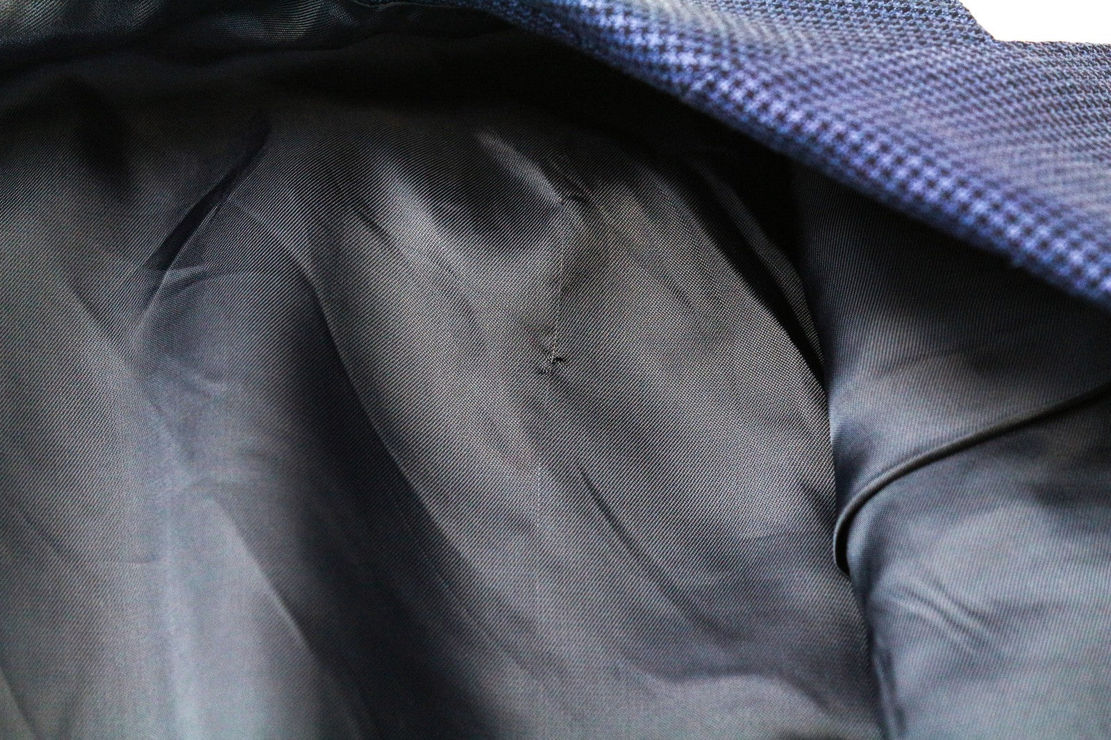 SUITSUPPLY vyriškas švarkas „Havana“ (UK36R), mėlynas, plonas, vilnonis, šilkinis, dviejų dalių kostiumas su „Houndstooth“ raštu. 