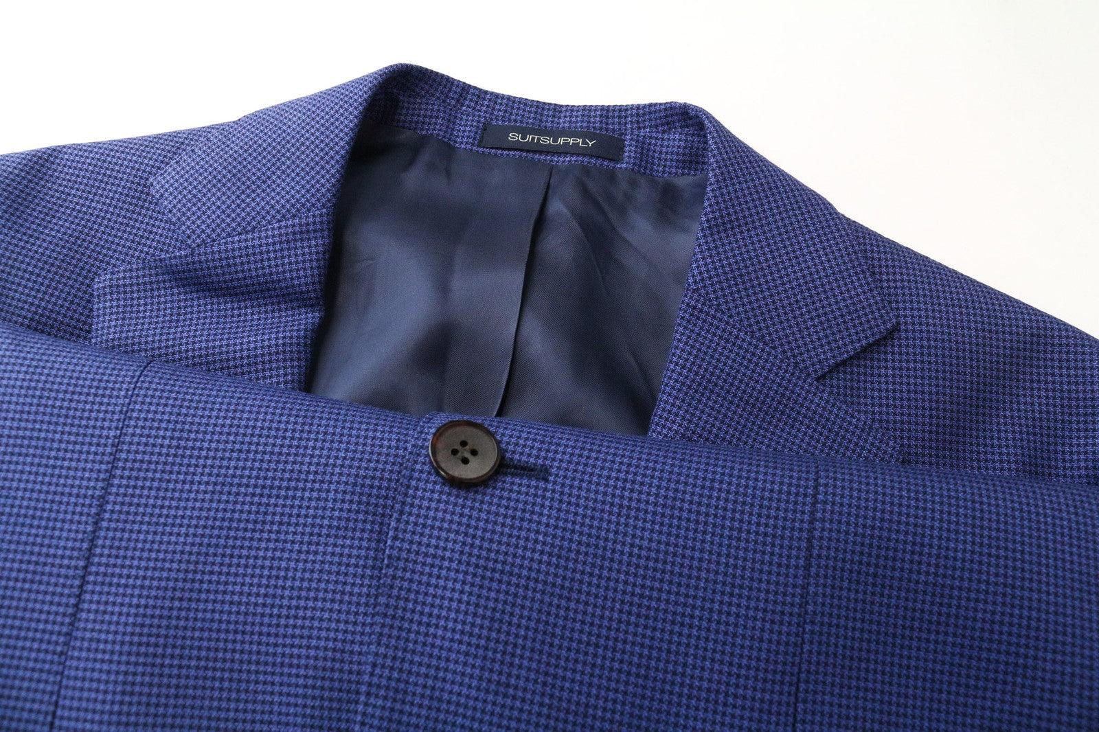 SUITSUPPLY vyriškas švarkas „Havana“ (UK36R), mėlynas, plonas, vilnonis, šilkinis, dviejų dalių kostiumas su „Houndstooth“ raštu. 