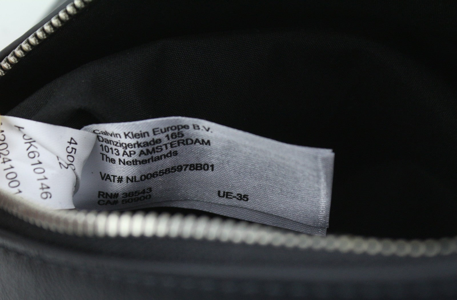 CALVIN KLEIN Make-Up + D-Ring Keyfob Women Bag OS Black Coated RRP89