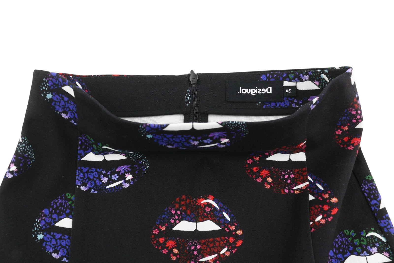 DESIGUAL Women Skirt XS Black Fitted Lips Print Zip Fly Mini
