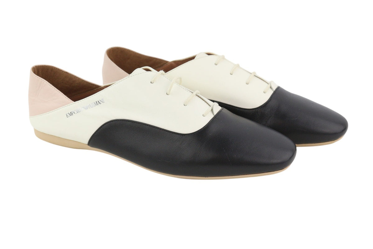 Weiße Lederschuhe