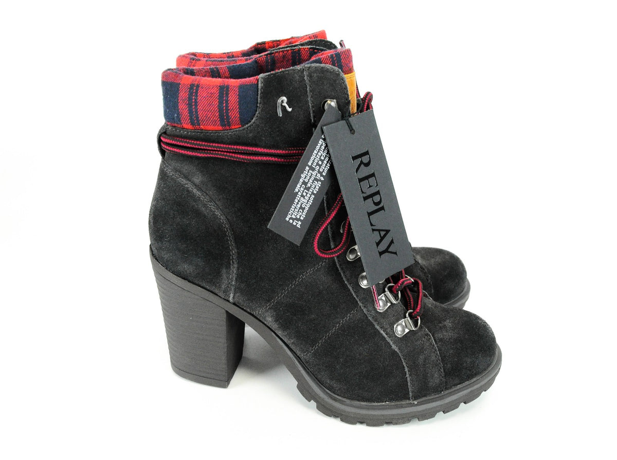 Braune Wildlederschuhe