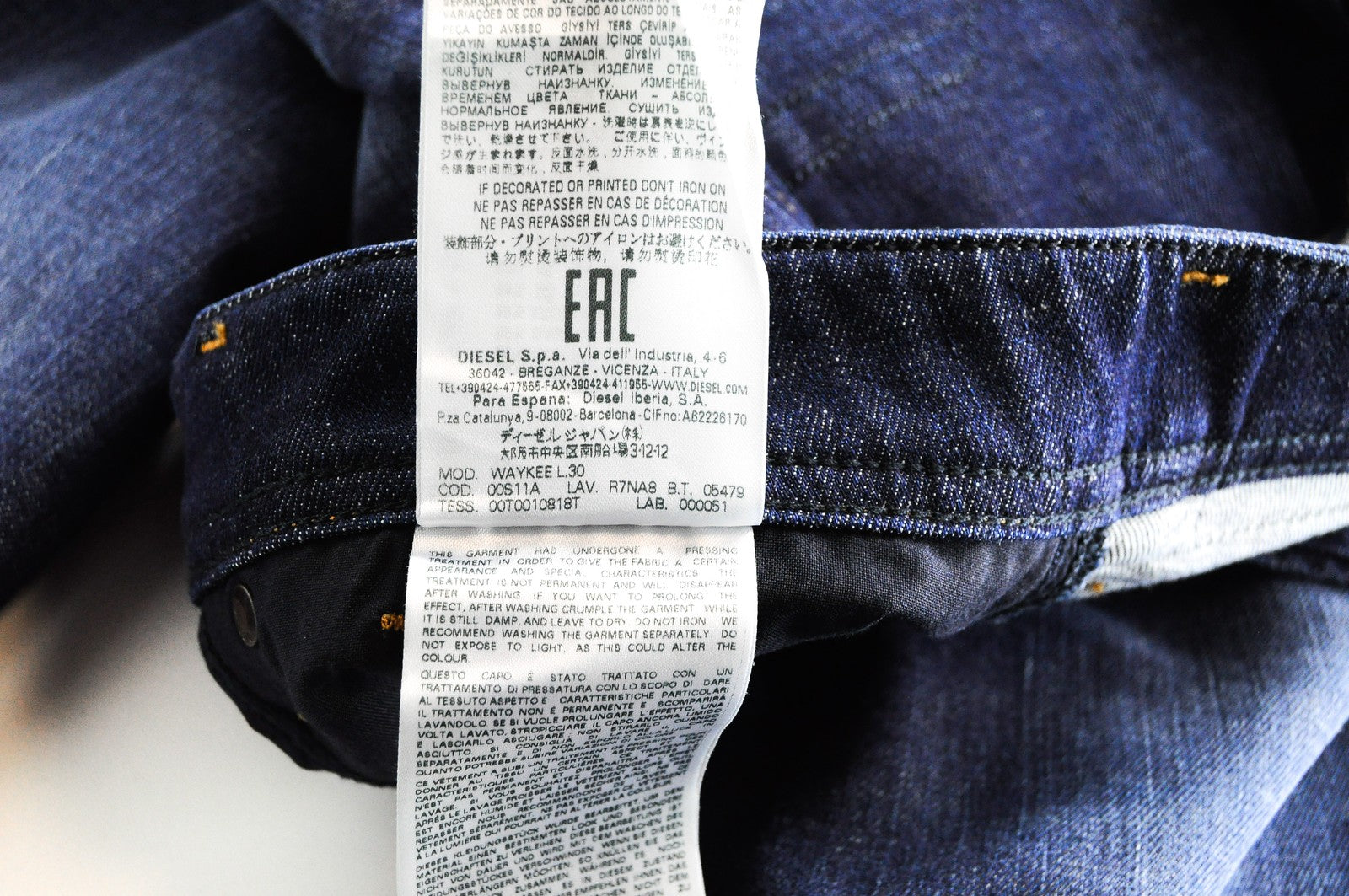 DIESEL Waykee R7NA8 Men Jeans W28/L30 Distressed Aged Denim Button-Fly Straight