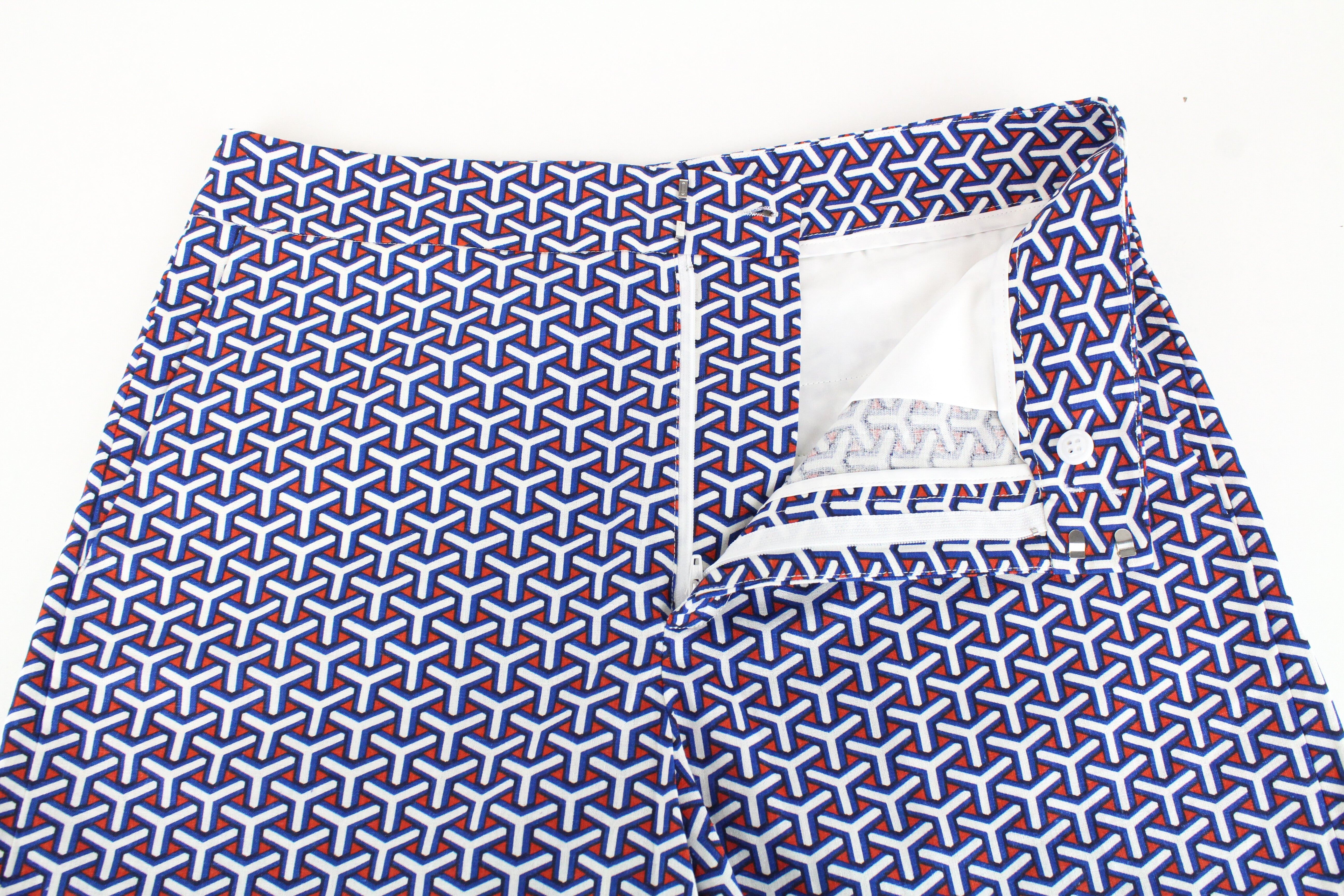 SUITSUPPLY Women's 40 Blue Red White Patterned Shorts with Slit Pockets