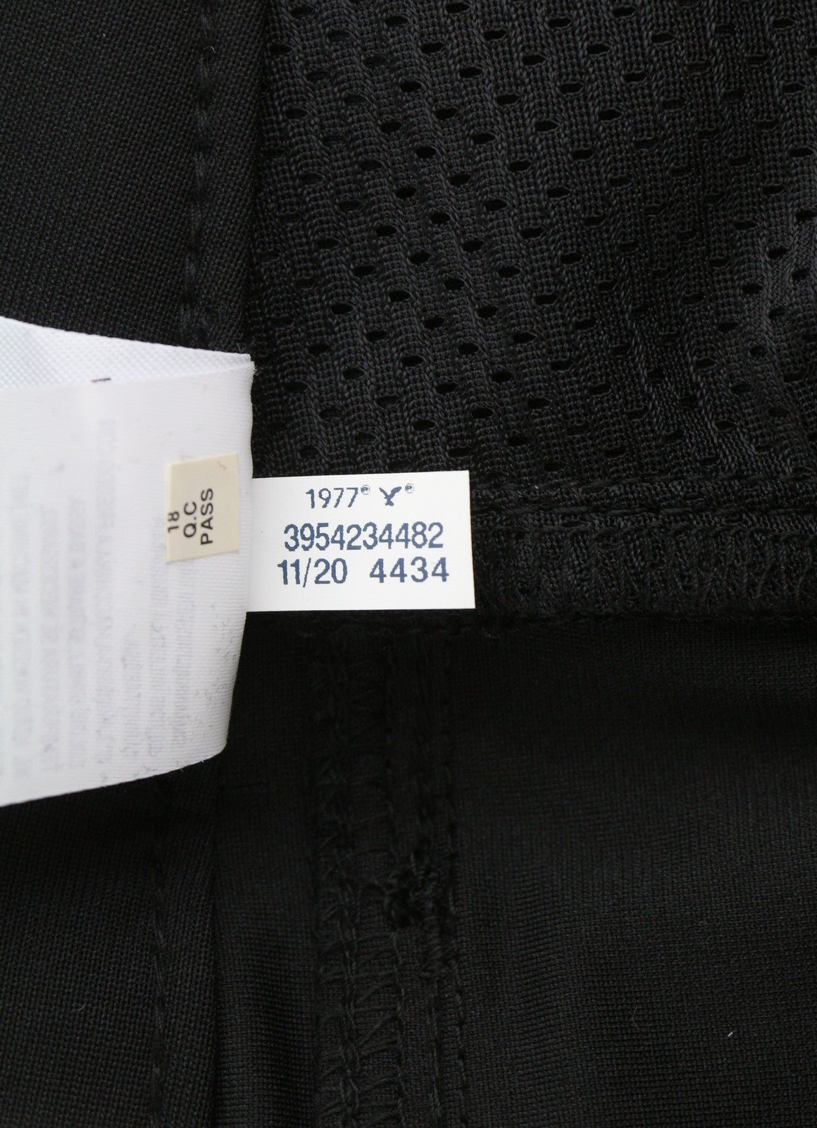 AMERICAN EAGLE OUTFITTERS Move-Free Slim Active Flex Men Trousers W30/L32 Black