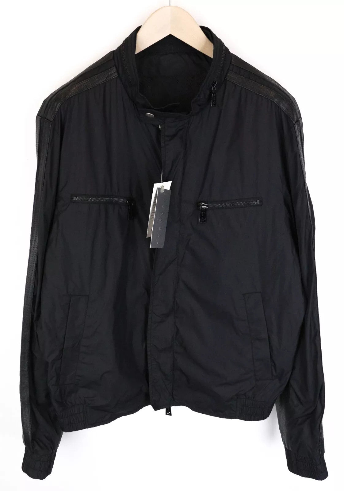 Schwarze Nylonjacke