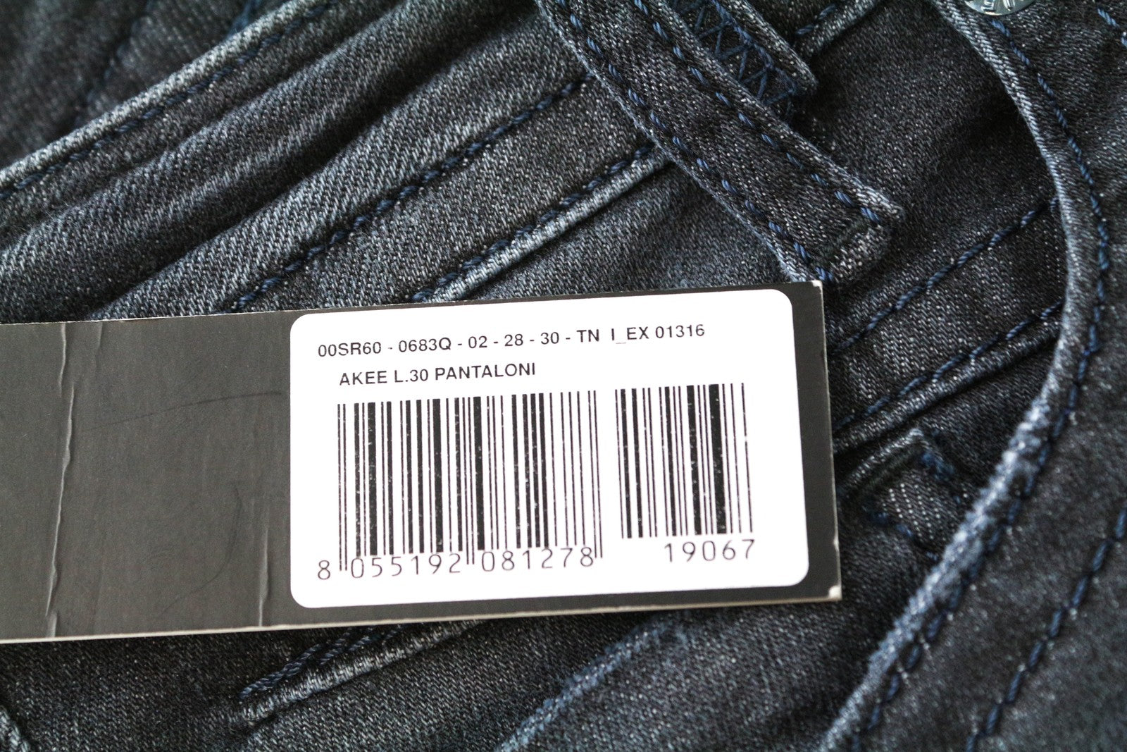 DIESEL Akee 0683Q Men Jeans W28/L30 Slim Tapered Blue Cotton Stretch Distressed