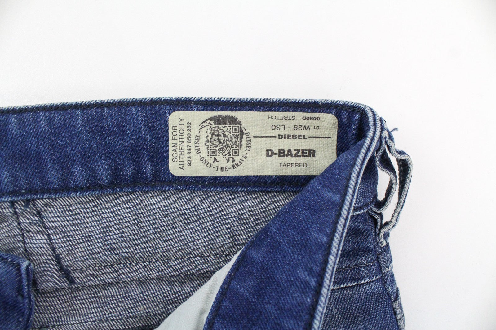 DIESEL D-Bazer 0090D Men Jeans W29/L30 Tapered Fit 5-Pocket Cotton Stretch Blue