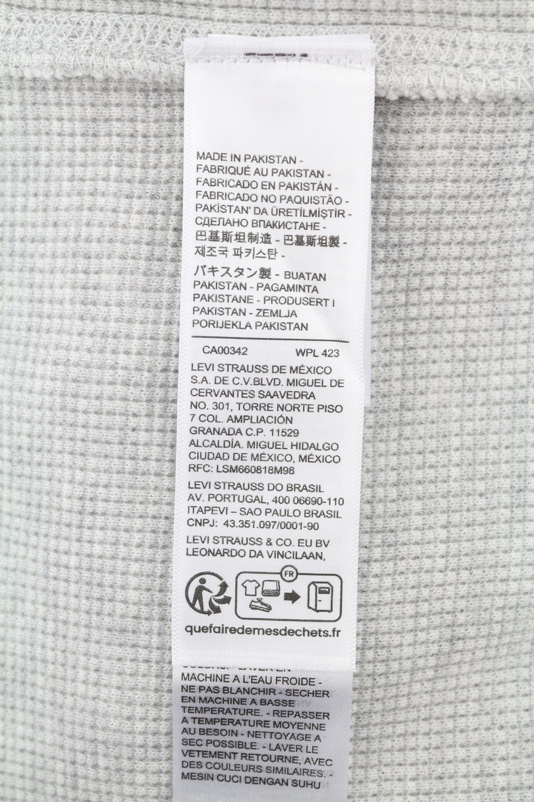 LEVI'S Standard Fit Men T-Shirt M Grey Melange Half Button Thick Long Sleeve