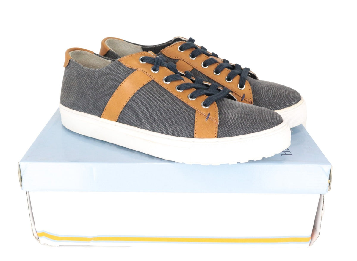 Graue Textil-Sneaker