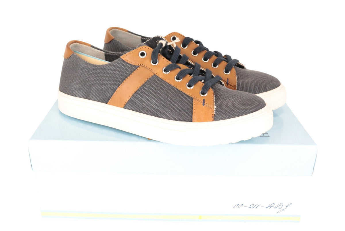 Graue Textil-Sneaker