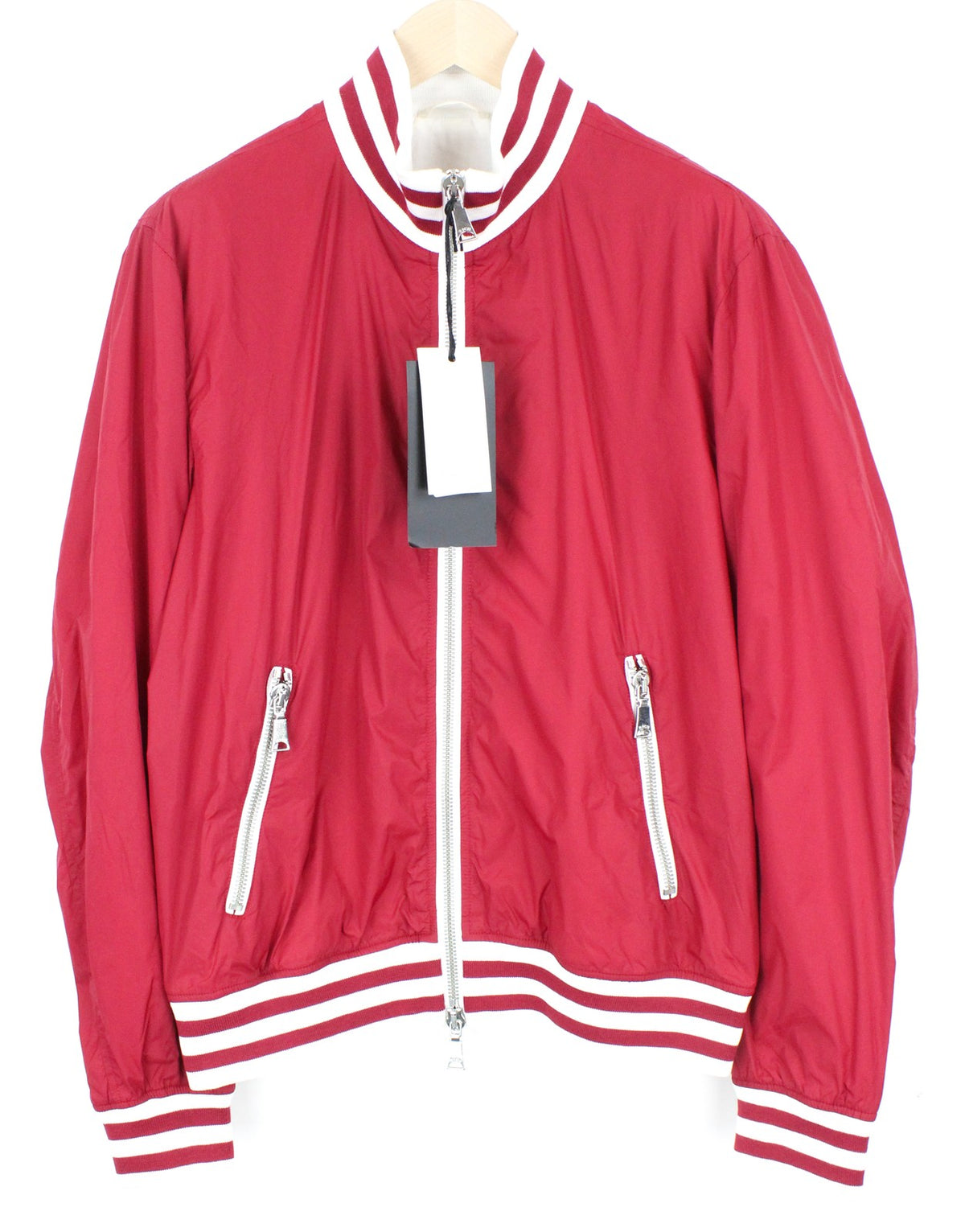 Rote Nylonjacke