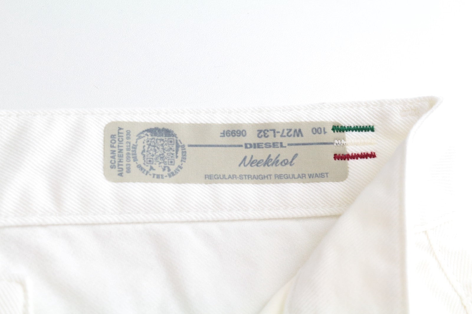 DIESEL Neekhol 0699F Women Jeans W27/L32 Straight Pure Cotton Off-White Ripped