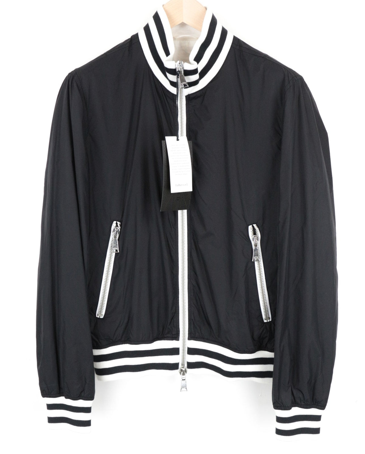 Schwarze Nylonjacke