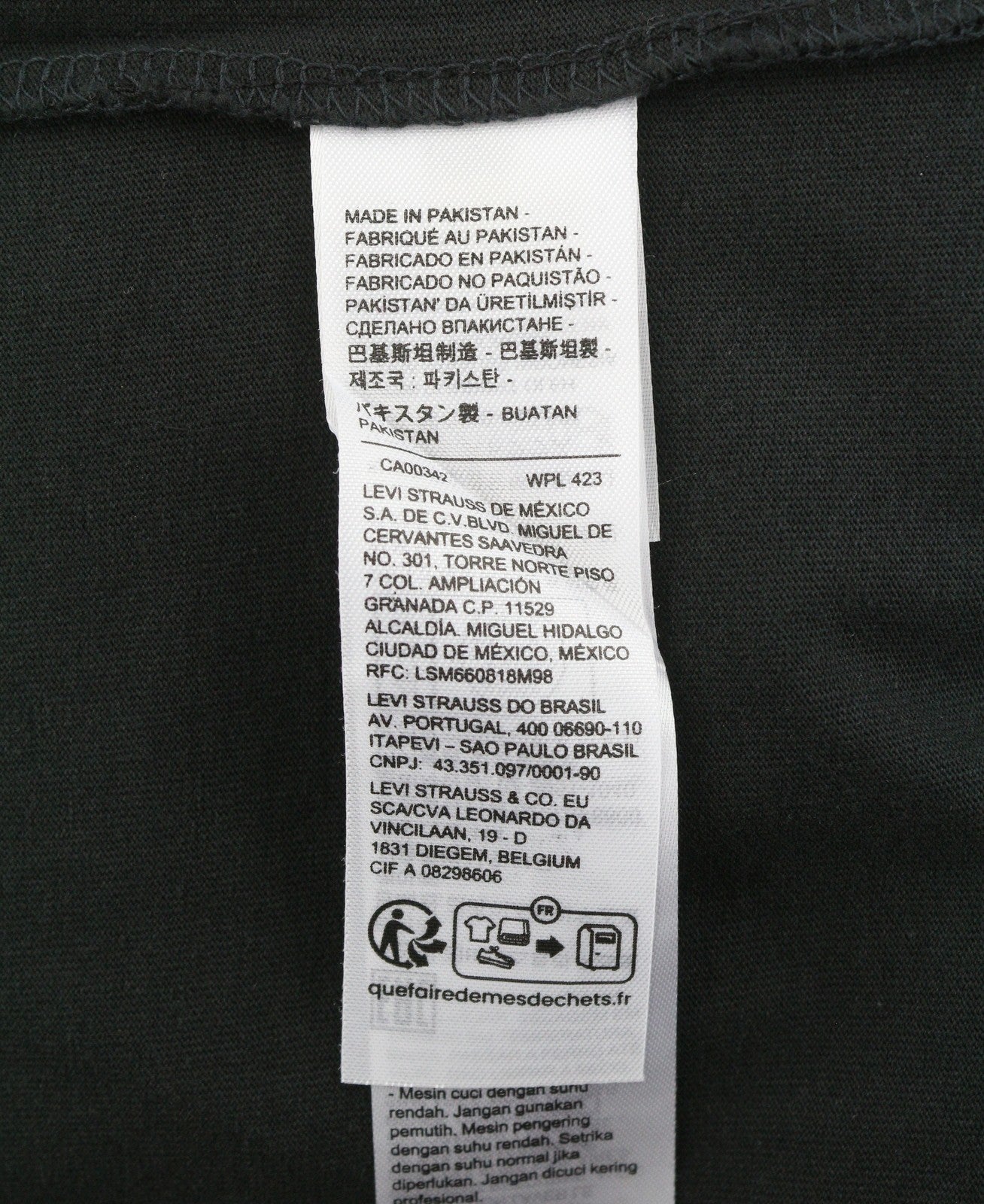 LEVI'S Vintage Fit Men T-Shirt M Black Tricot Cotton Crew Neck Short Sleeve
