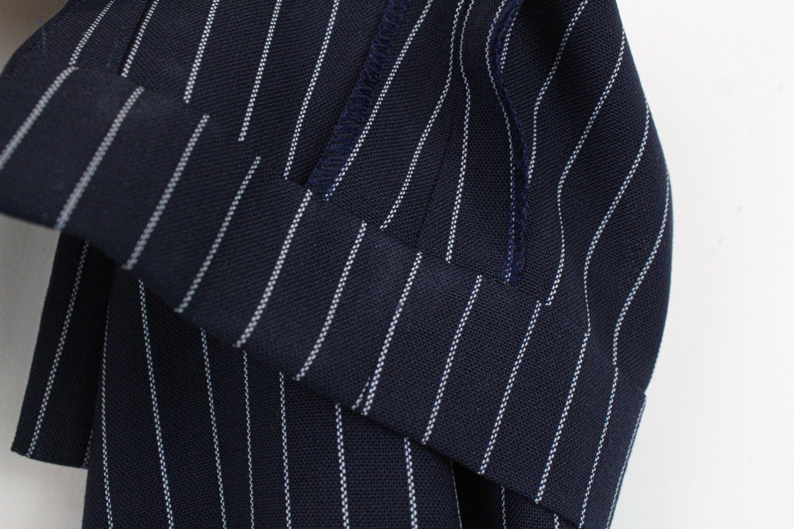 SUISTUDIO Oakley Women Trousers UK12S W31 Navy Pure Wool Striped Pleated Formal