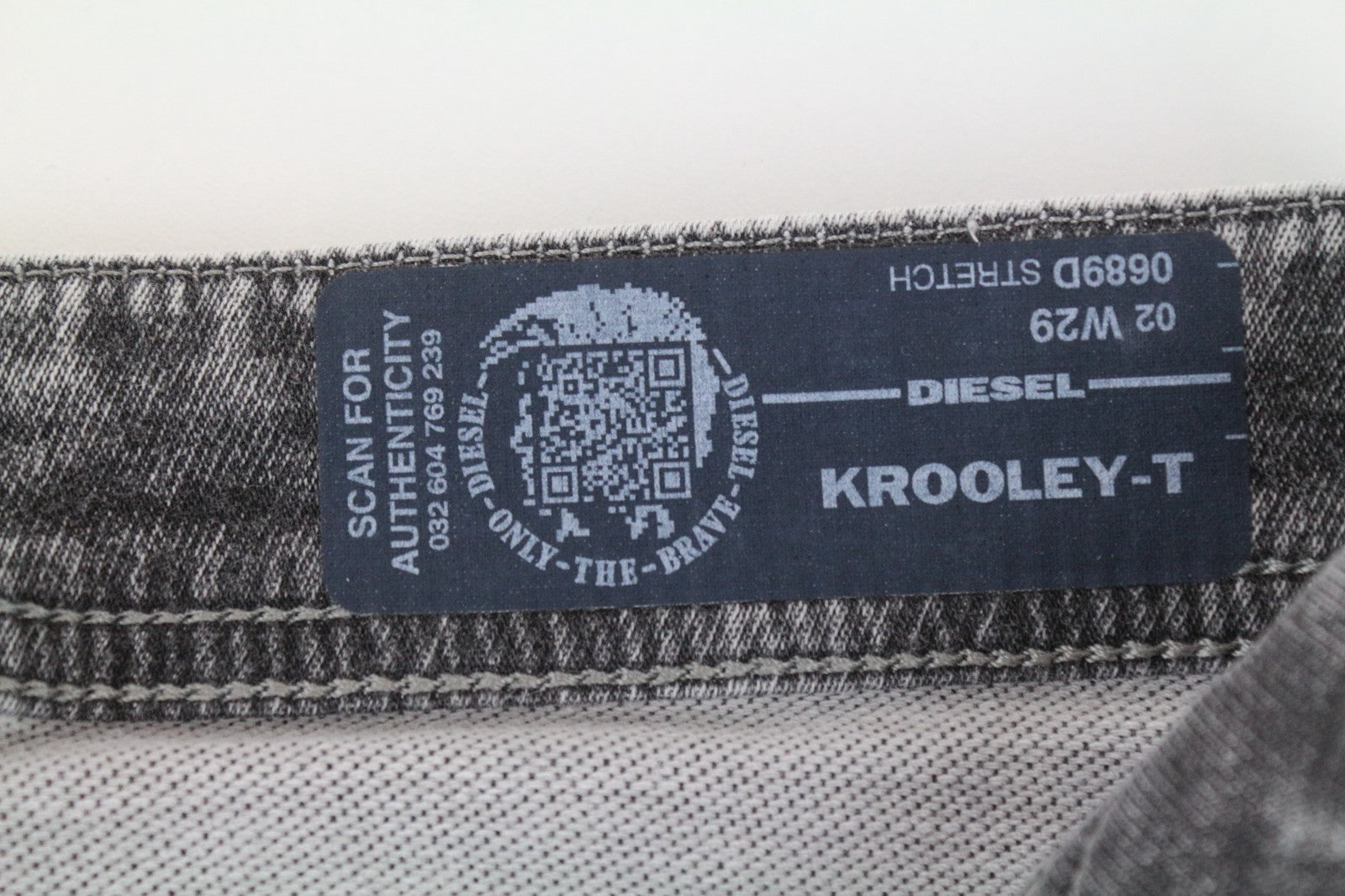 DIESEL Krooley-T 0689D Men Jeans W29 Jogg Sweat Distressed Grey Slim Carrot