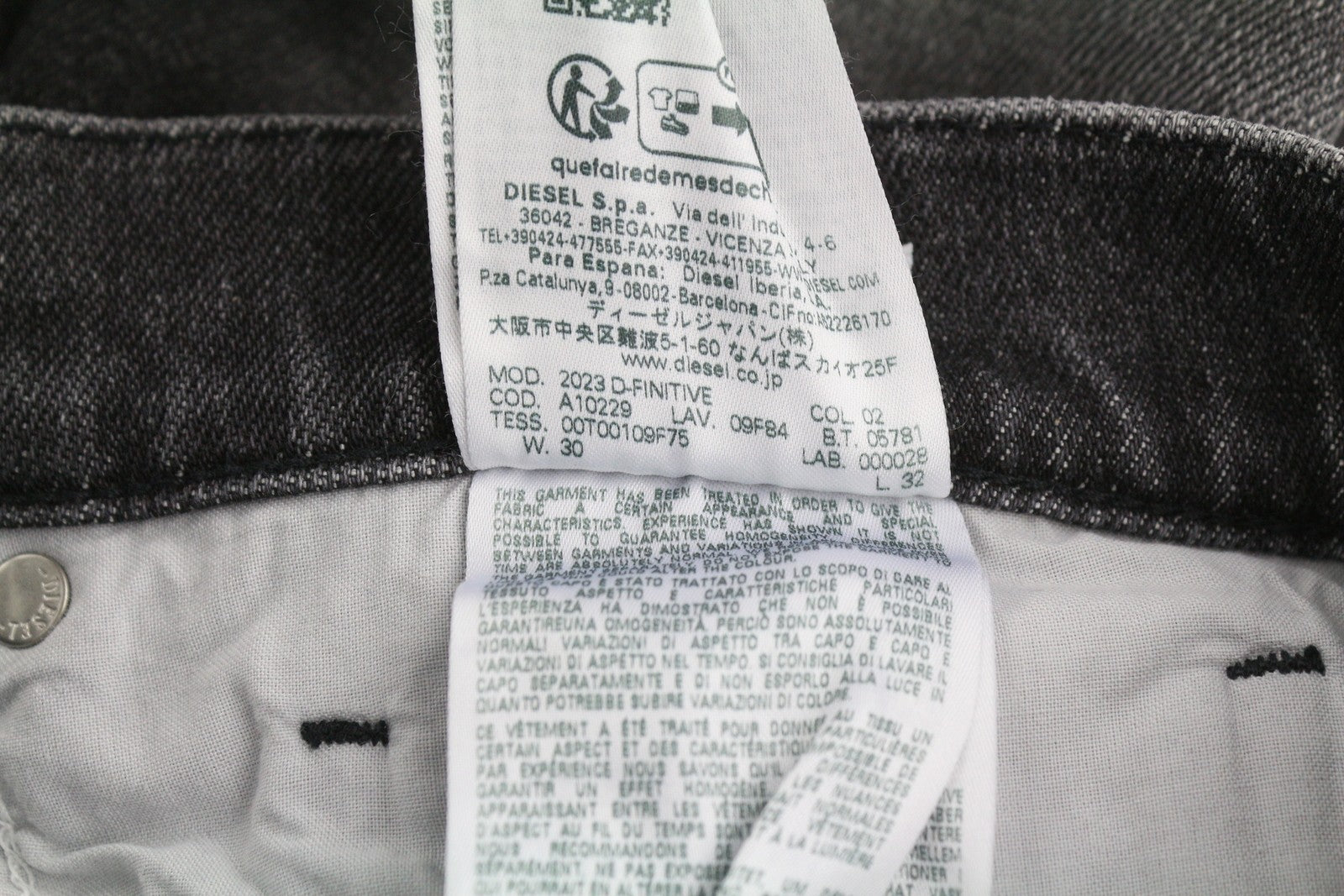 DIESEL 2023 D-Finitive 09F84 Men Jeans W30/L32 Grey Aged Fade Tapered