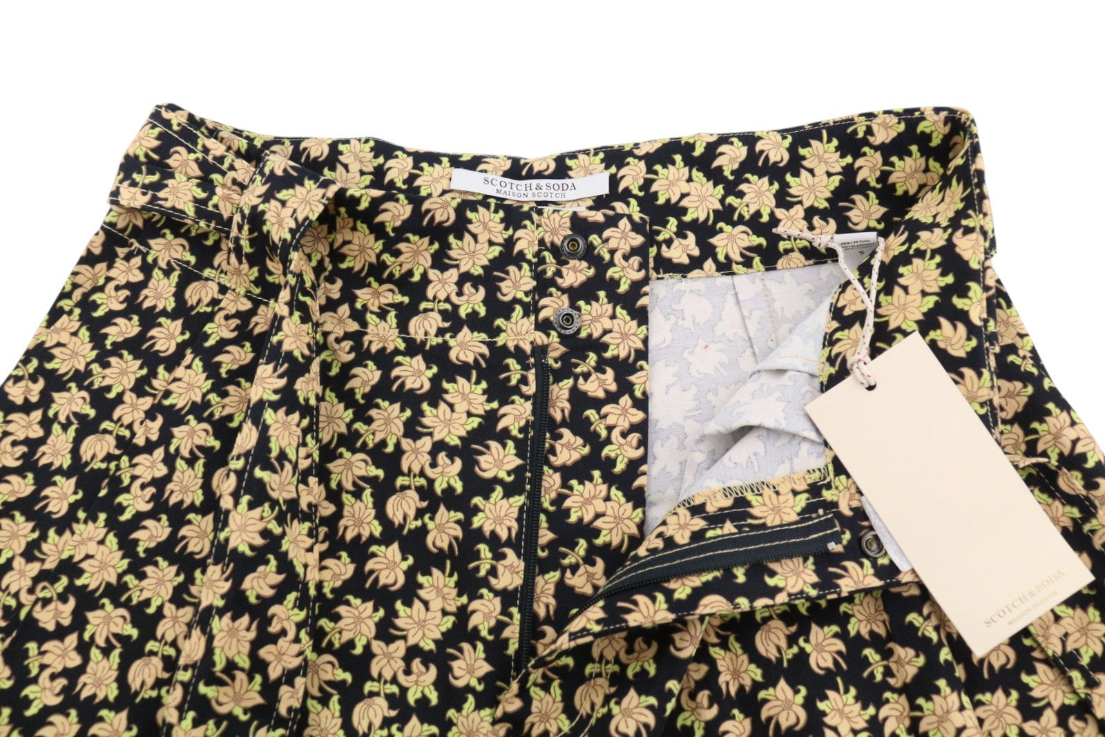 MAISON SCOTCH Women Shorts S W29 Black Floral All Over Print Pleated High Waist