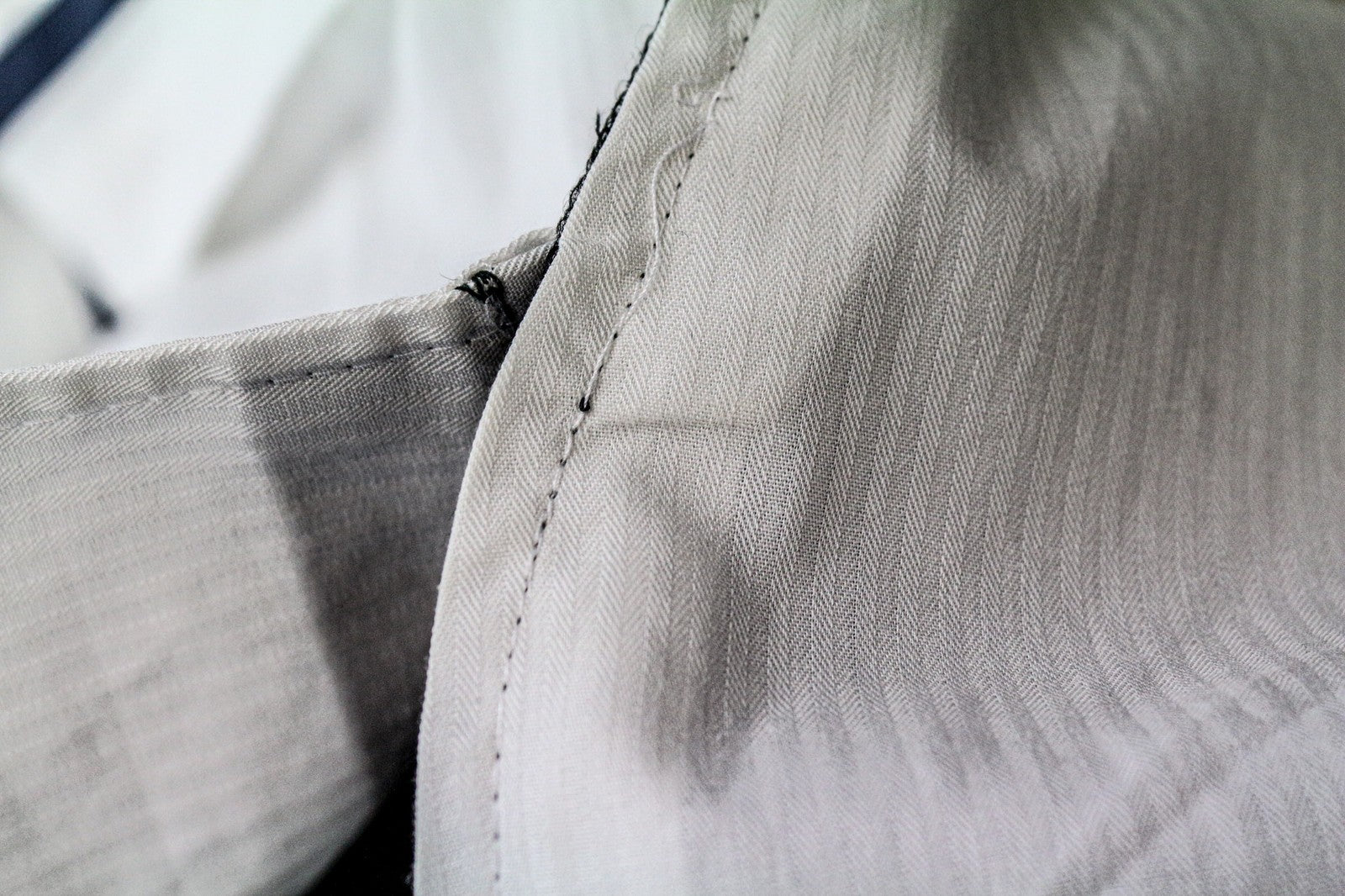 SUITSUPPLY Brescia Men's Trousers UK46S Dark Grey Melange Wool Slim Flat-Front