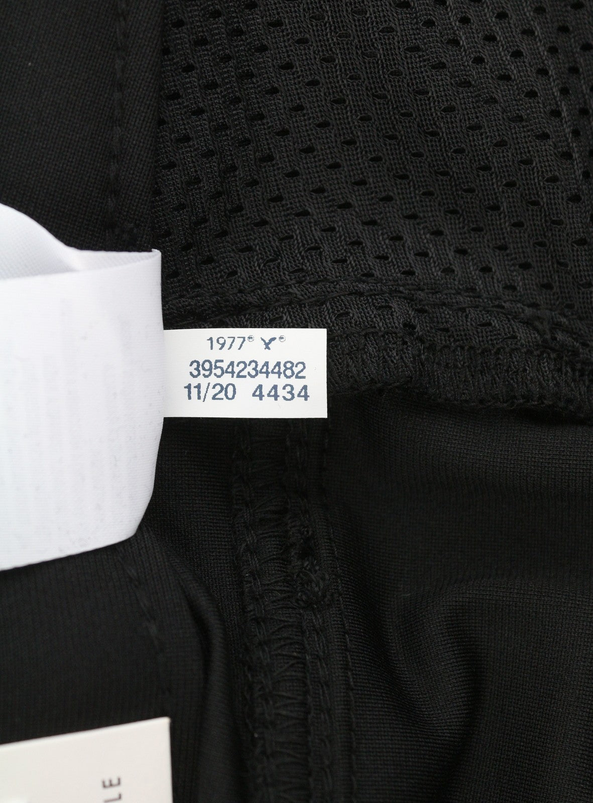AMERICAN EAGLE OUTFITTERS Move-Free Slim Men Trousers W32/L32 Black Active Flex
