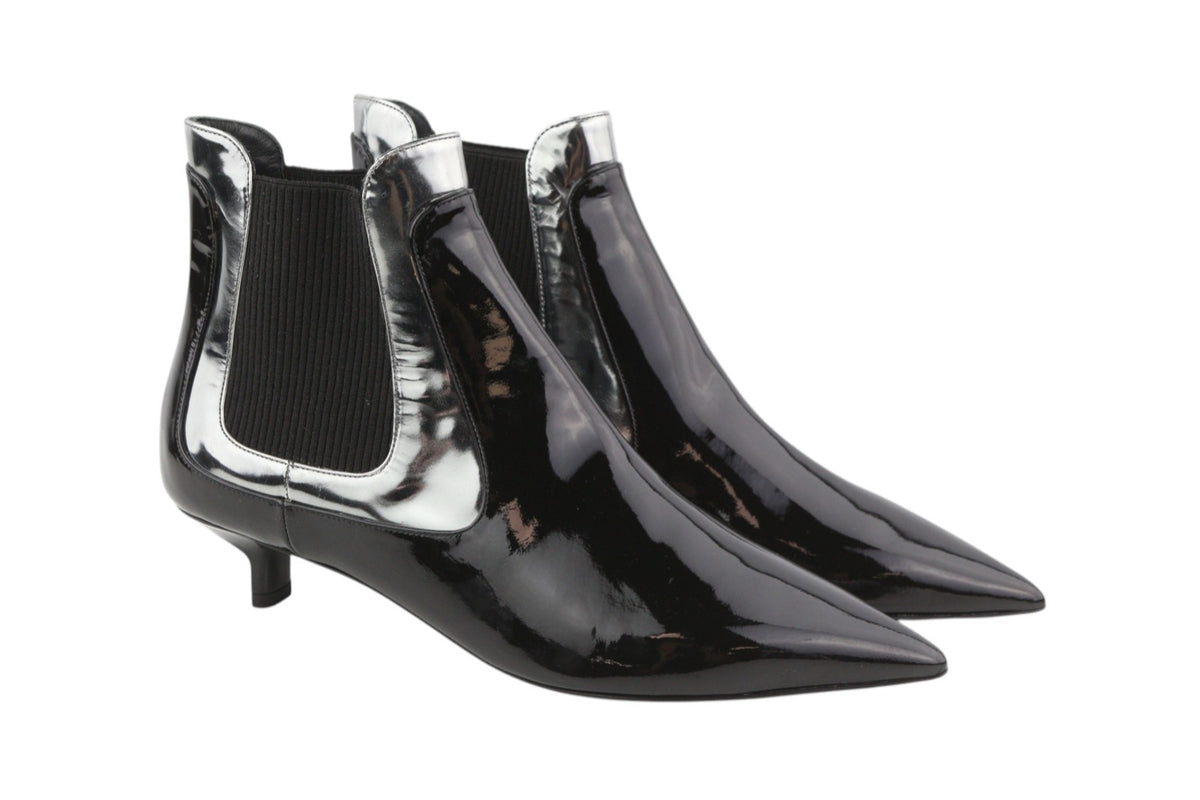 Schwarze Lederschuhe