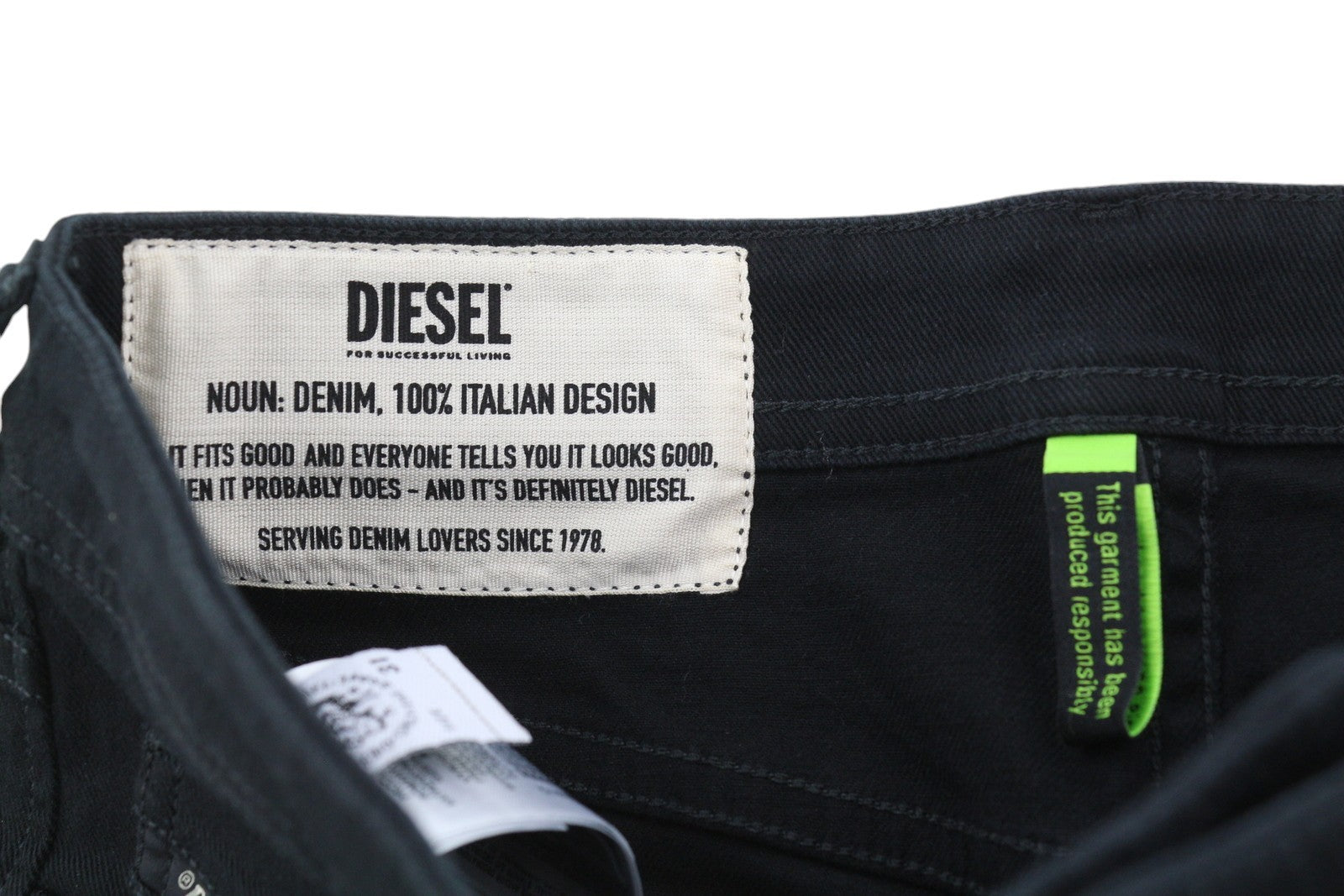 DIESEL Buster 0688H Men Jeans W31/L32 Tapered Fit Buttoned Pockets Denim Black
