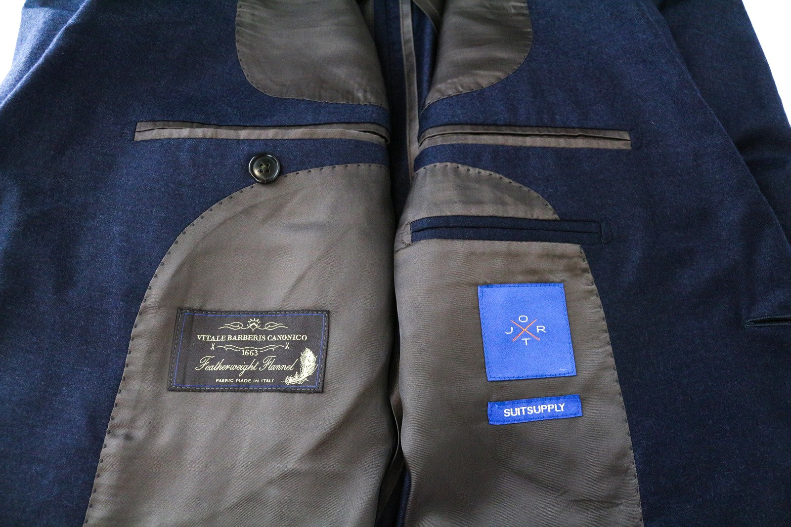 „SUITSUPPLY“ vyriškas „Jort Patch“ švarkas, UK44R, tamsiai mėlynas, vilnos ir kašmyro bei šilko mišinio audinys