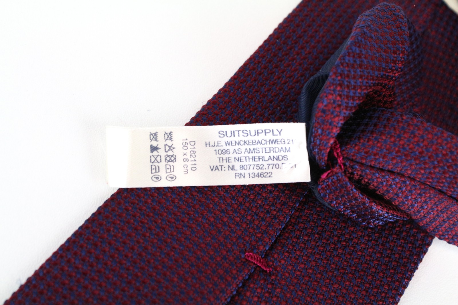 SUITSUPPLY Red Silk Men's Tie 150 x 8 cm Pointed End Classic Look