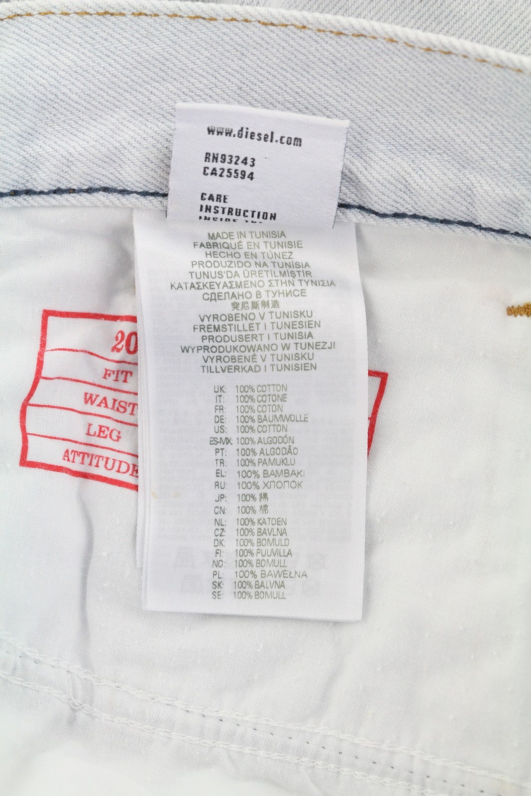 DIESEL 2010 0079Z vyriški džinsai W34/L30 laisvo kirpimo, tiesaus kirpimo, vidutinio juosmens, rekomenduojama kaina – 250 € 