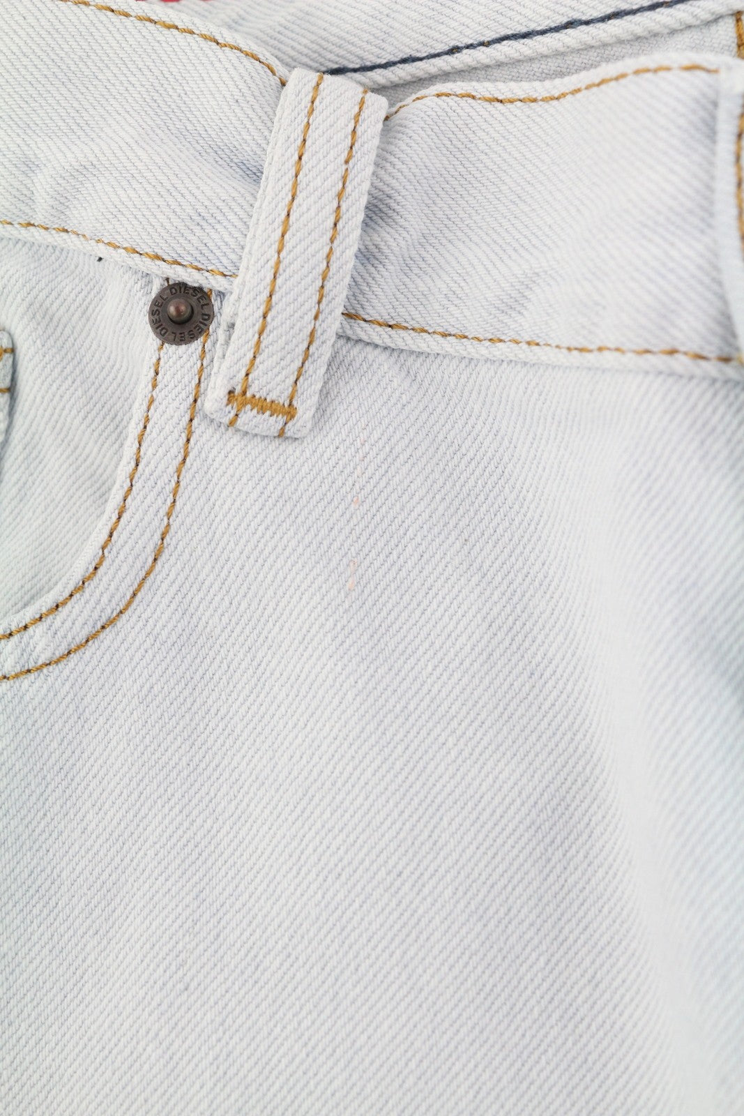 DIESEL 2010 0079Z vyriški džinsai W34/L30 laisvo kirpimo, tiesaus kirpimo, vidutinio juosmens, rekomenduojama kaina – 250 € 