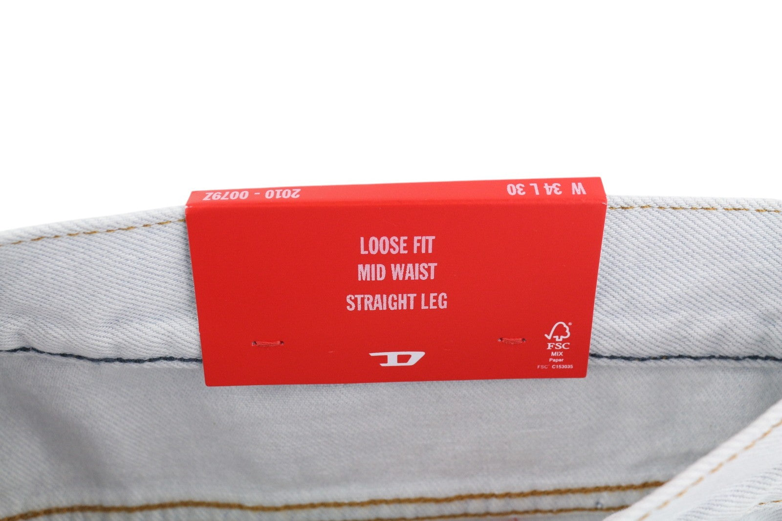 DIESEL 2010 0079Z vyriški džinsai W34/L30 laisvo kirpimo, tiesaus kirpimo, vidutinio juosmens, rekomenduojama kaina – 250 € 