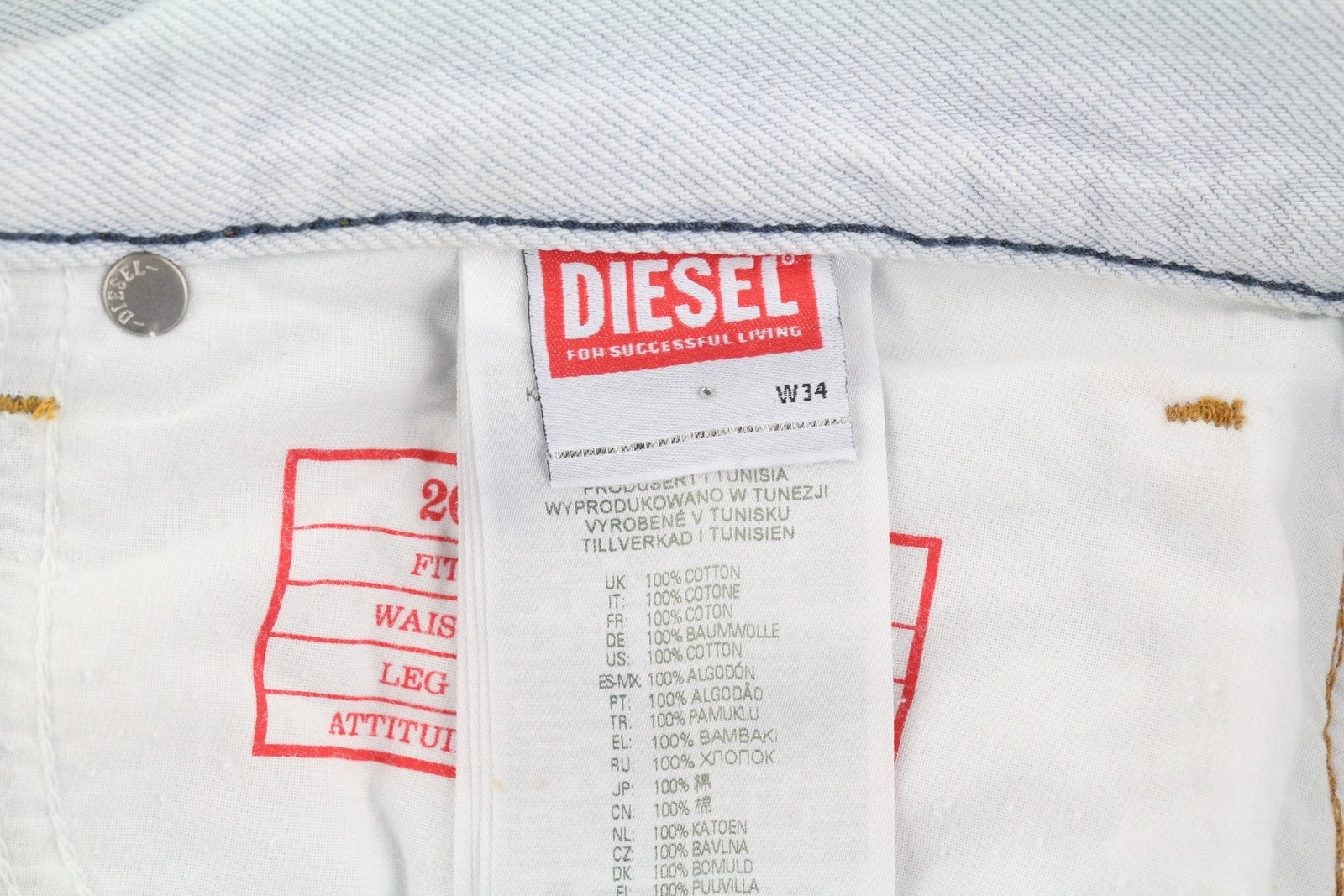 DIESEL 2010 0079Z vyriški džinsai W34/L30 laisvo kirpimo, tiesaus kirpimo, vidutinio juosmens, rekomenduojama kaina – 250 € 