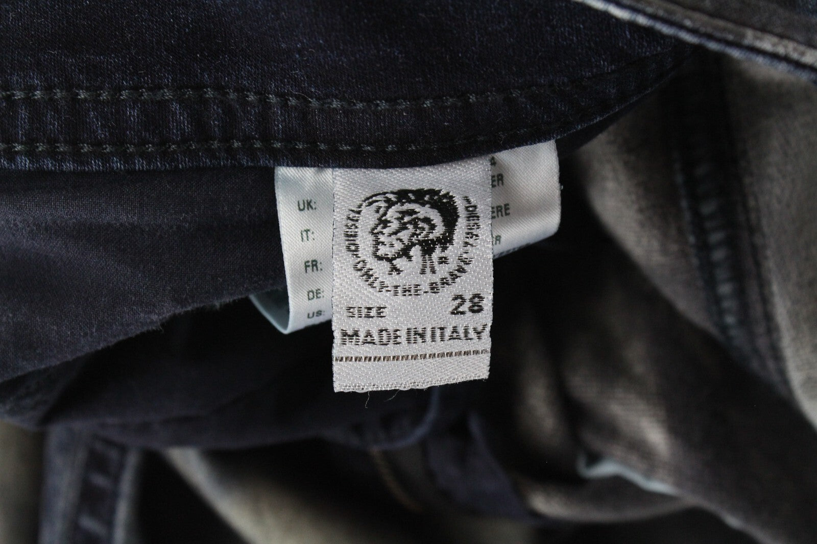 DIESEL Thommer CB-NE 085AZ vyriški džinsai W28 pilka mėlyna plona vaškuota Jogg elastinga 