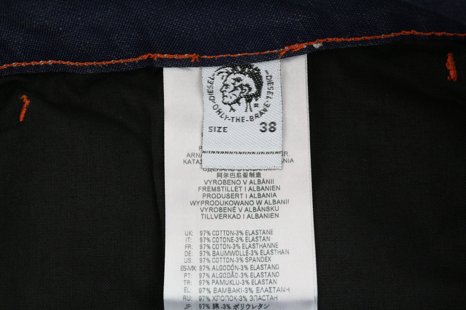 DIESEL D-Franky Carp Jogg 0EEAW vyriški džinsai W38 tiesaus kirpimo su tampriu užtrauktuku, rekomenduojama kaina – 200 € 