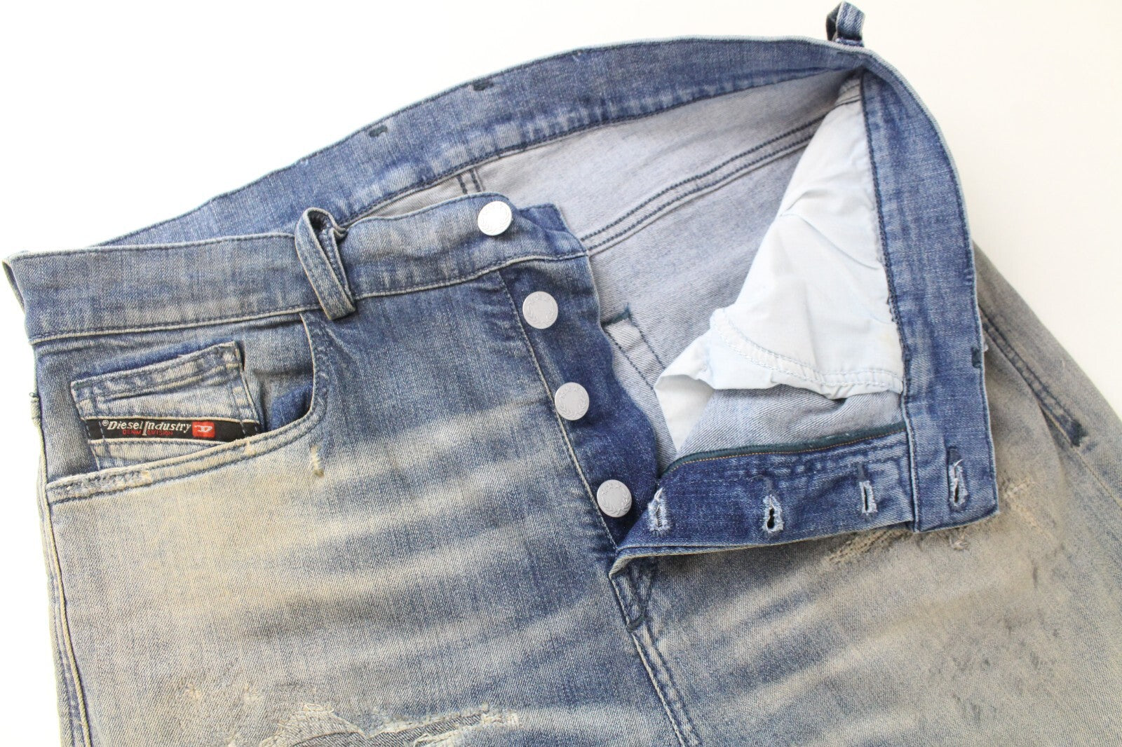 DIESEL vyriški džinsai W30/L32 D-Vider 084AQ morkų kirpimo, sendinto mėlyno, tampraus rašto, plėšyti. 