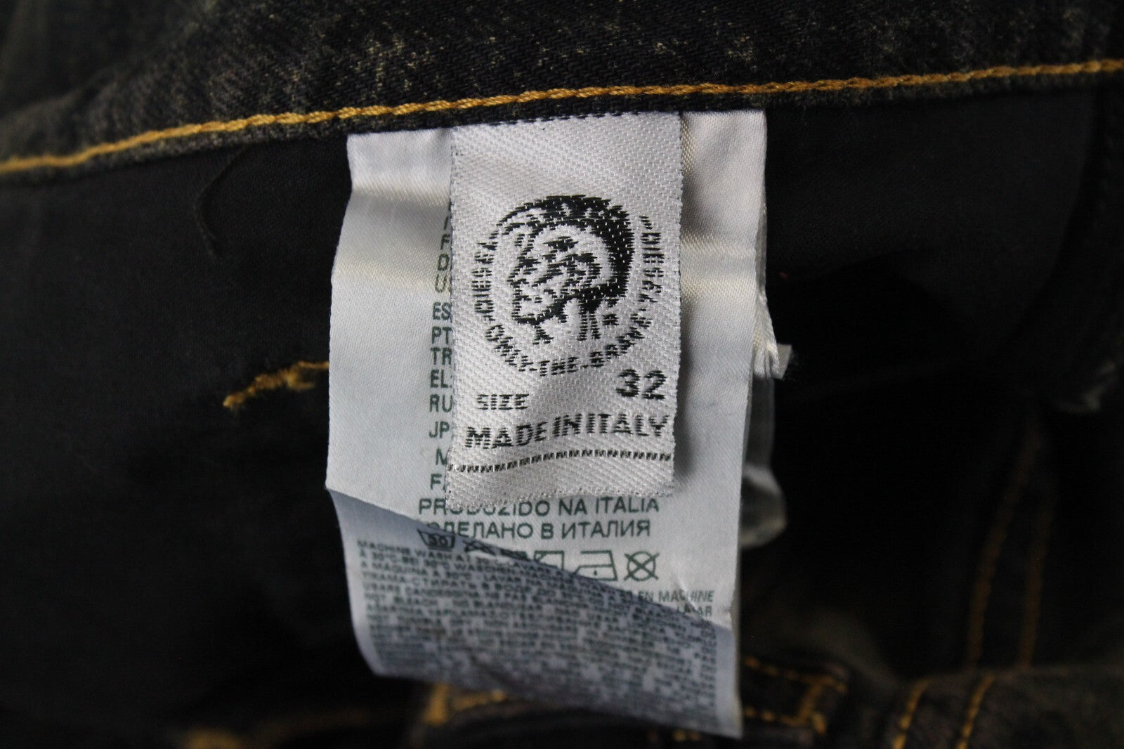 DIESEL vyriški džinsai W32/L32 Jifer 084WE tiesaus kirpimo, mėlynai dažyti, medvilniniai su sagomis. 