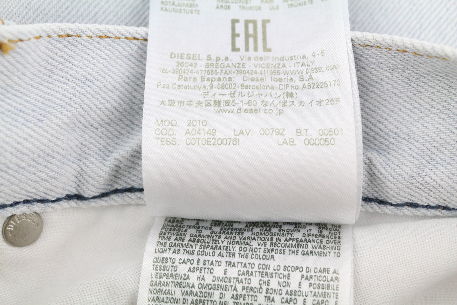 DIESEL 2010 0079Z vyriški džinsai W36/L30 laisvo kirpimo, vidutinio juosmens, tiesaus kirpimo, rekomenduojama kaina – 250 € 