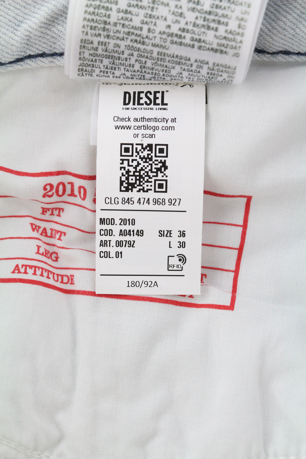 DIESEL 2010 0079Z vyriški džinsai W36/L30 laisvo kirpimo, vidutinio juosmens, tiesaus kirpimo, rekomenduojama kaina – 250 € 