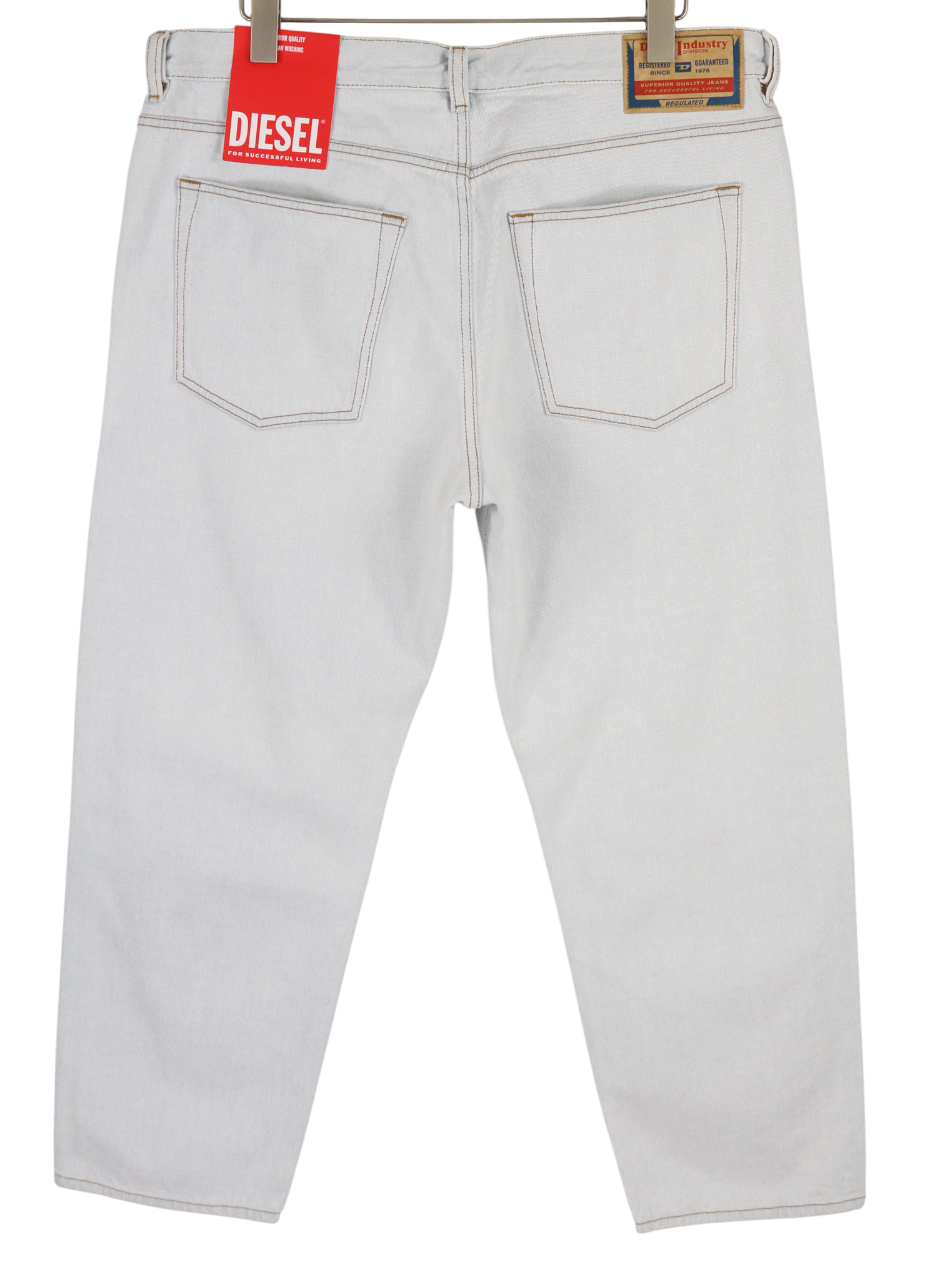 DIESEL 2010 0079Z vyriški džinsai W36/L30 laisvo kirpimo, vidutinio juosmens, tiesaus kirpimo, rekomenduojama kaina – 250 € 