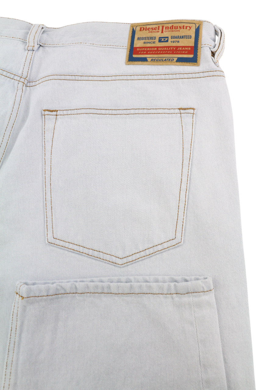 DIESEL 2010 0079Z vyriški džinsai W36/L30 laisvo kirpimo, vidutinio juosmens, tiesaus kirpimo, rekomenduojama kaina – 250 € 