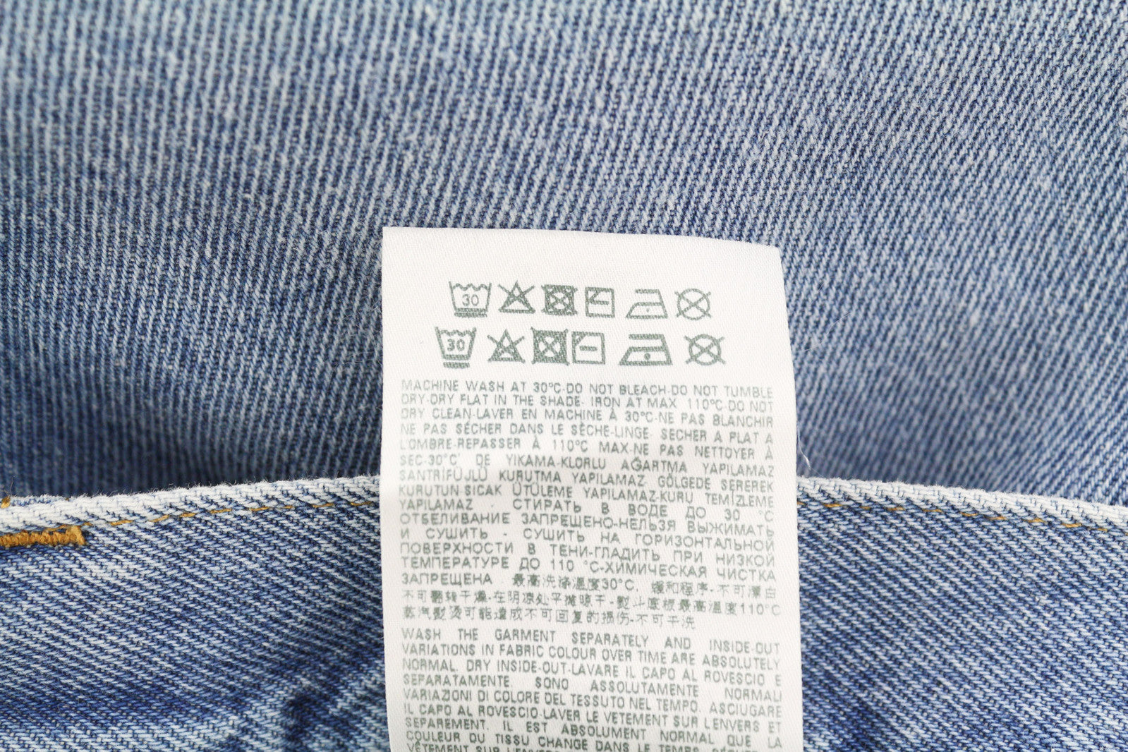 DIESEL 2010 9C16S vyriški džinsai W32/L32 laisvo kirpimo, vidutinio juosmens, tiesaus kirpimo, rekomenduojama kaina – 160 € 