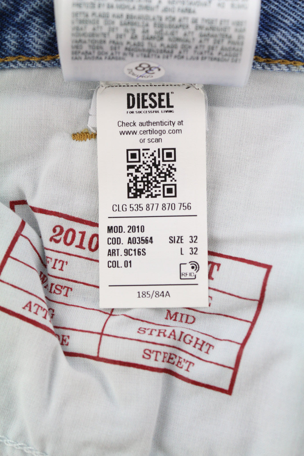 DIESEL 2010 9C16S vyriški džinsai W32/L32 laisvo kirpimo, vidutinio juosmens, tiesaus kirpimo, rekomenduojama kaina – 160 € 