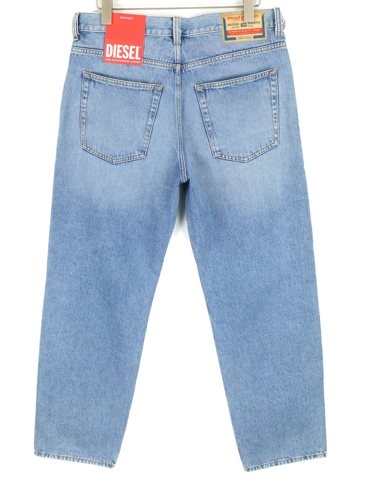DIESEL 2010 9C16S vyriški džinsai W32/L32 laisvo kirpimo, vidutinio juosmens, tiesaus kirpimo, rekomenduojama kaina – 160 € 