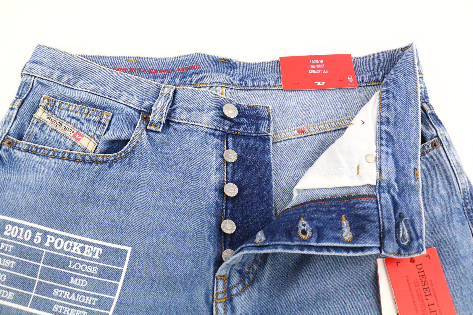 DIESEL 2010 9C16S vyriški džinsai W32/L32 laisvo kirpimo, vidutinio juosmens, tiesaus kirpimo, rekomenduojama kaina – 160 € 