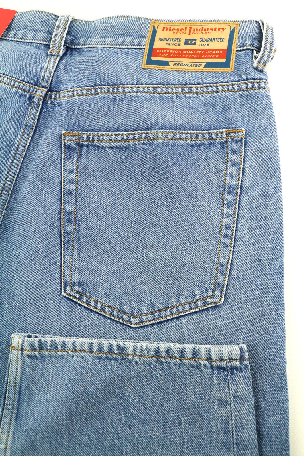 DIESEL 2010 9C16S vyriški džinsai W32/L32 laisvo kirpimo, vidutinio juosmens, tiesaus kirpimo, rekomenduojama kaina – 160 € 