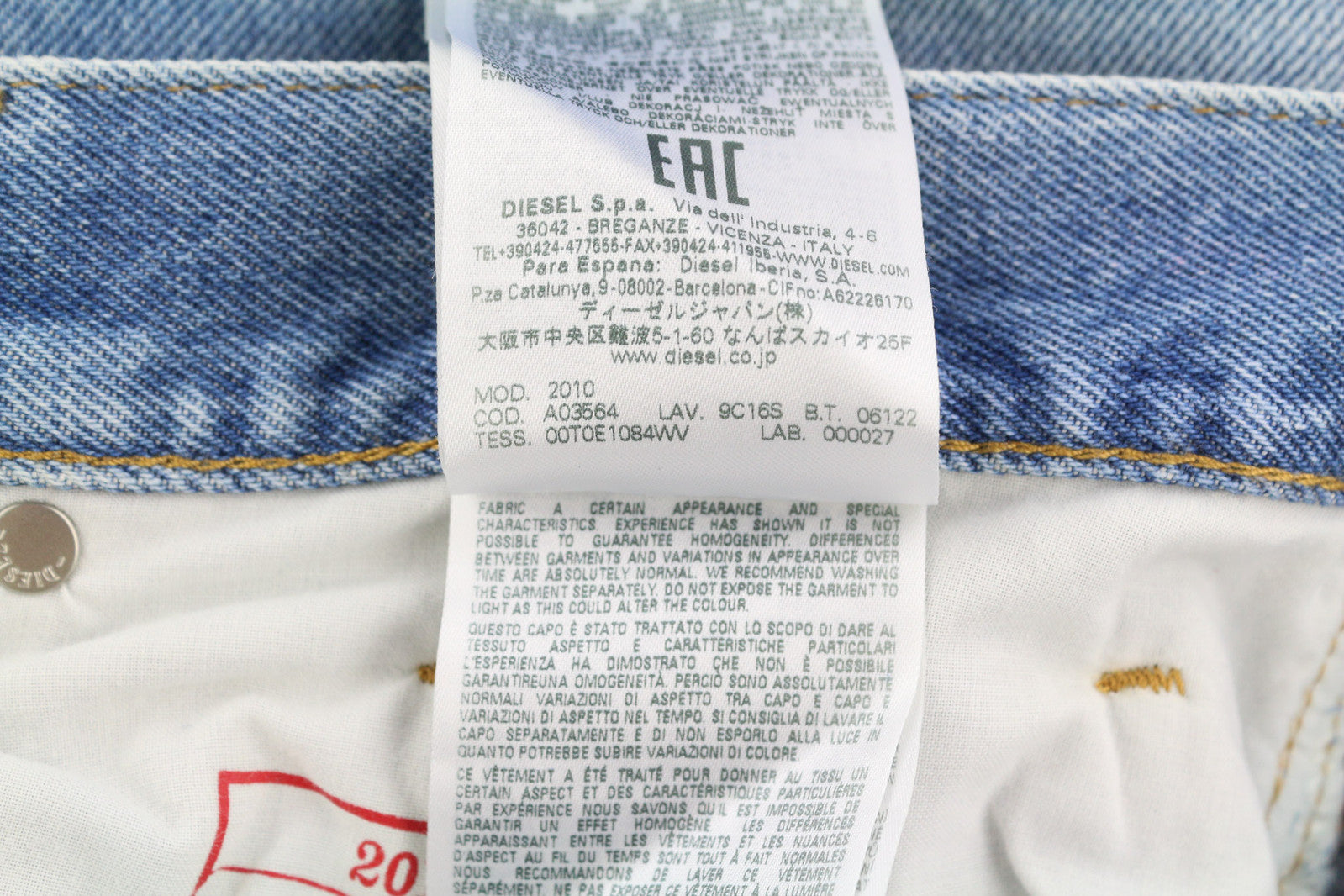 DIESEL 2010 9C16S vyriški džinsai, W32/L32, laisvo kirpimo, vidutinio juosmens, tiesūs, mėlyni. RMK 160 €. 